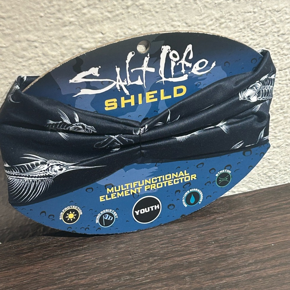Salt Life Shield Neck Cover in Black and White